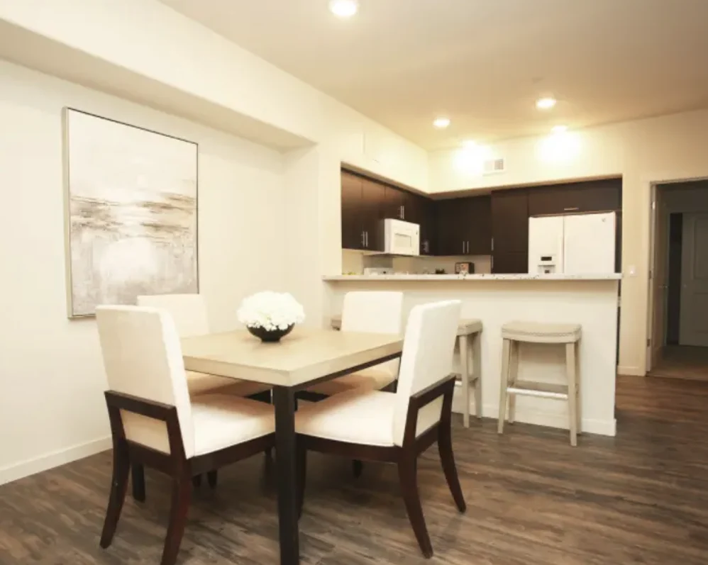 Dinning room area with table and chairs 
