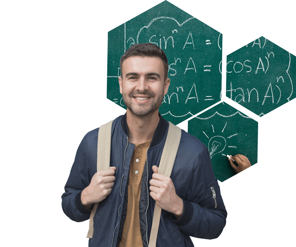 Sırt çantalı gülümseyen öğrenci ve arkasında formeller yazılı kara tahta parçaları