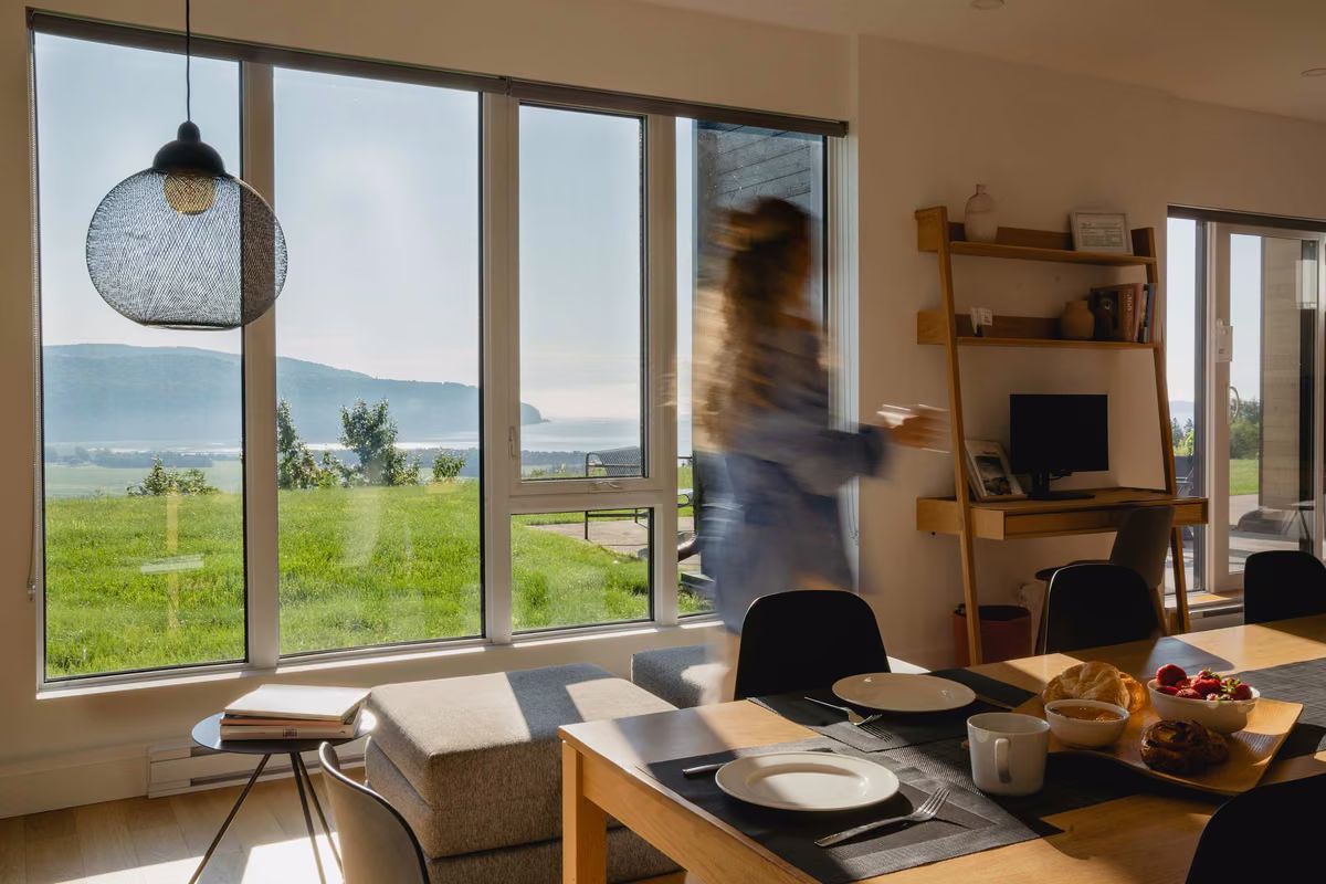 Salle à manger du condo 102 à aire ouverte, Aurea Charlevoix