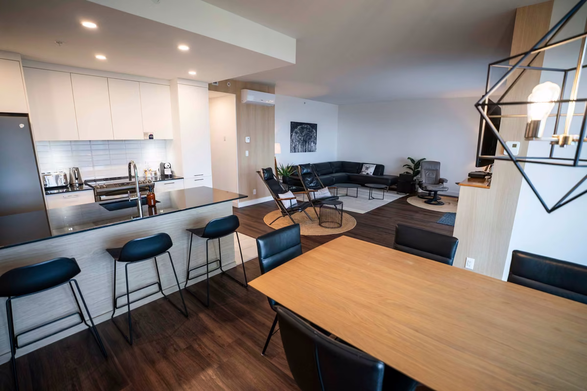 Salle à manger du condo 103 à aire ouverte, Aurea Charlevoix