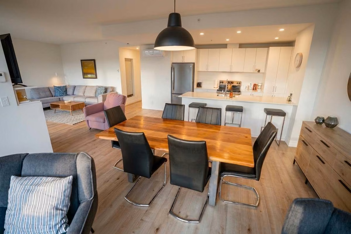 Salle à manger du condo 105 à aire ouverte, Aurea Charlevoix
