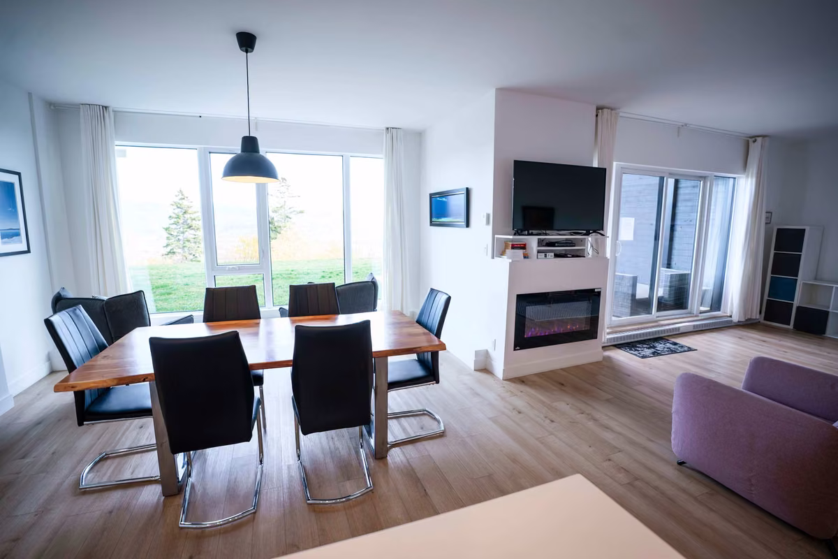 Salle à manger du condo 105 à aire ouverte, Aurea Charlevoix