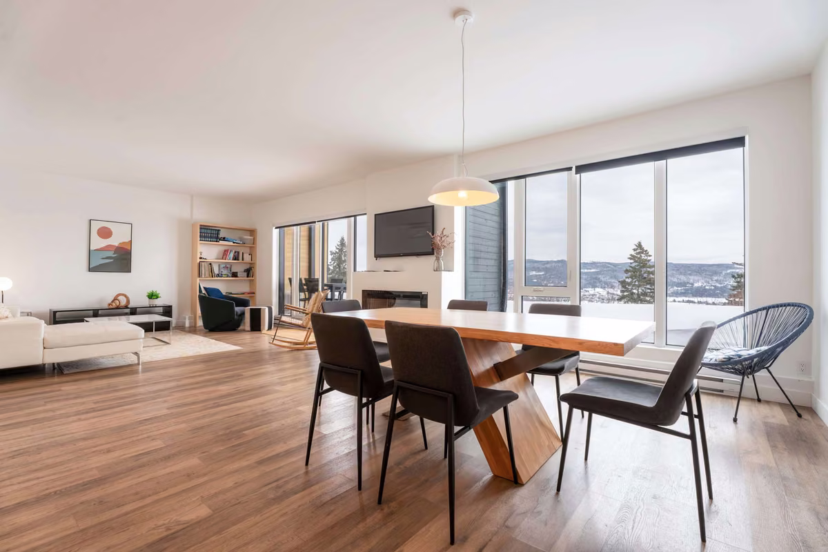 Salle à manger du condo 106 à aire ouverte, Aurea Charlevoix