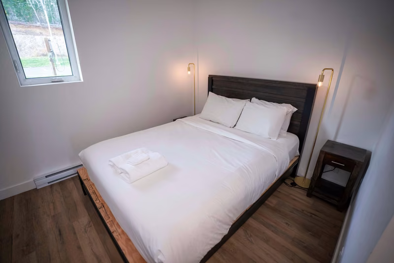 Chambre 1 du condo 106 avec lit queen, Aurea Charlevoix