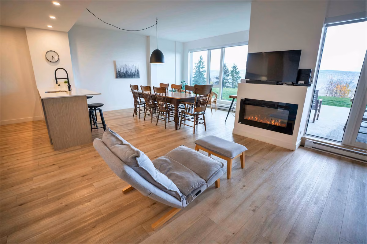Salle à manger du condo 107 à aire ouverte, Aurea Charlevoix