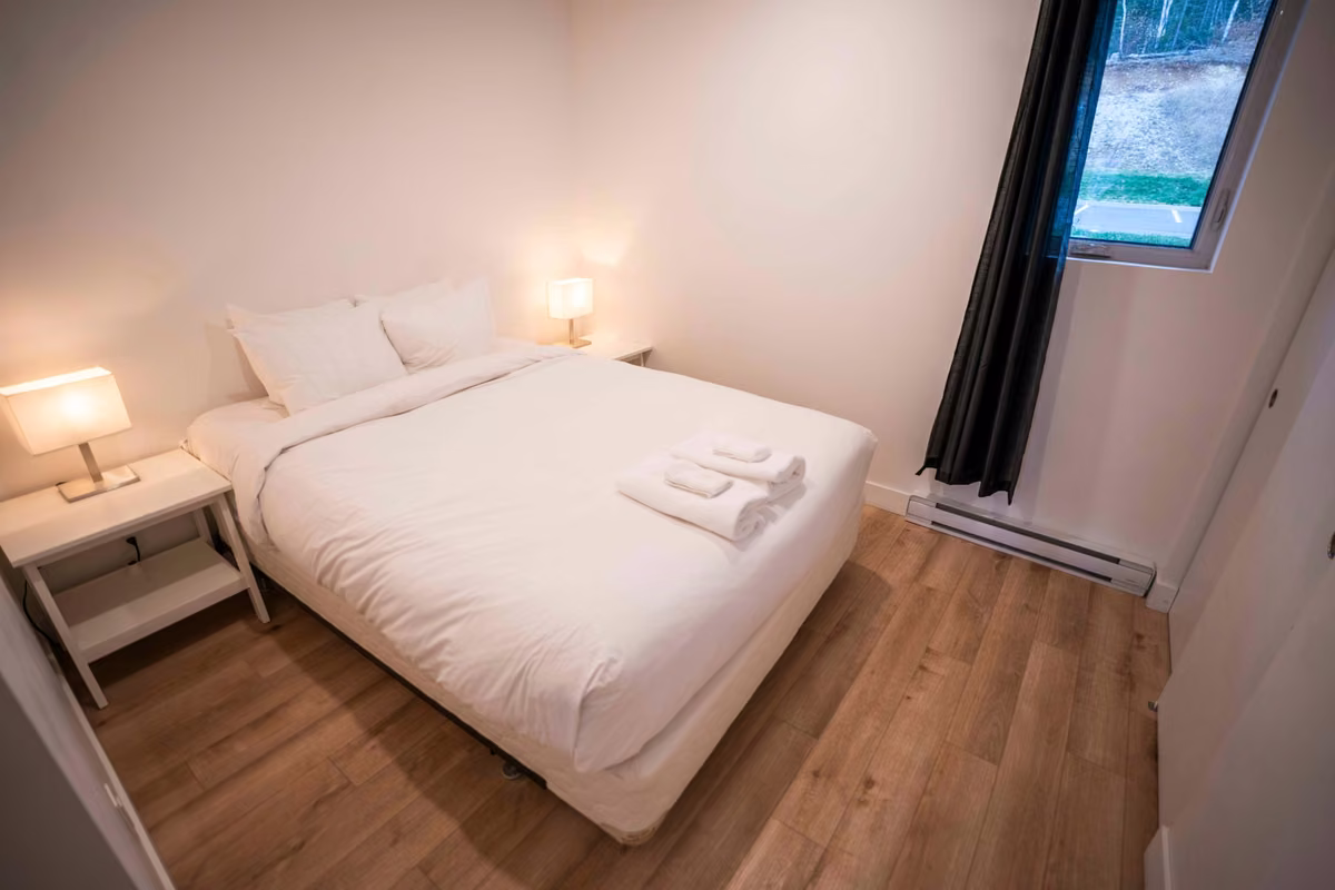 Chambre 1 du condo 107 avec lit queen, Aurea Charlevoix