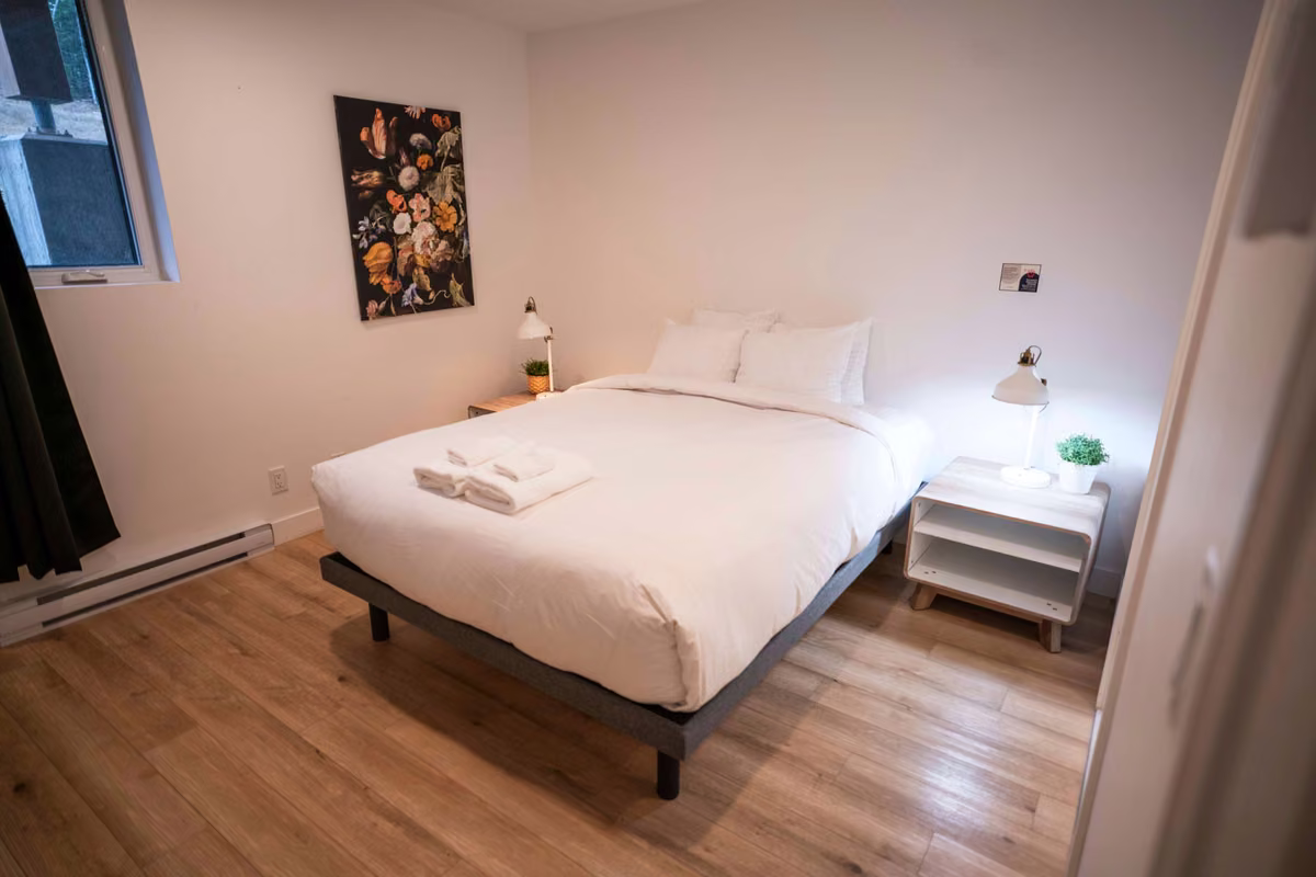 Chambre 2 du condo 107 avec lit queen, Aurea Charlevoix