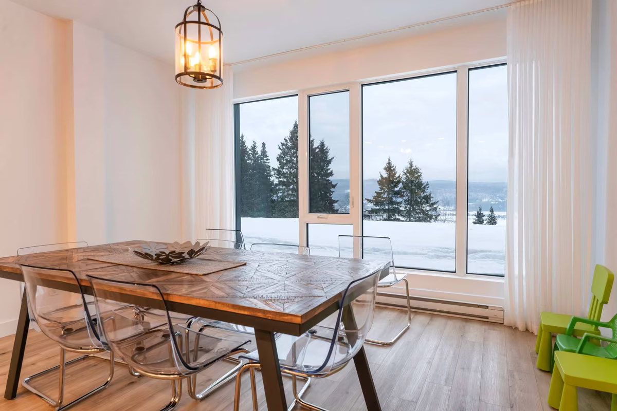 Salle à manger du condo 109 à aire ouverte, Aurea Charlevoix