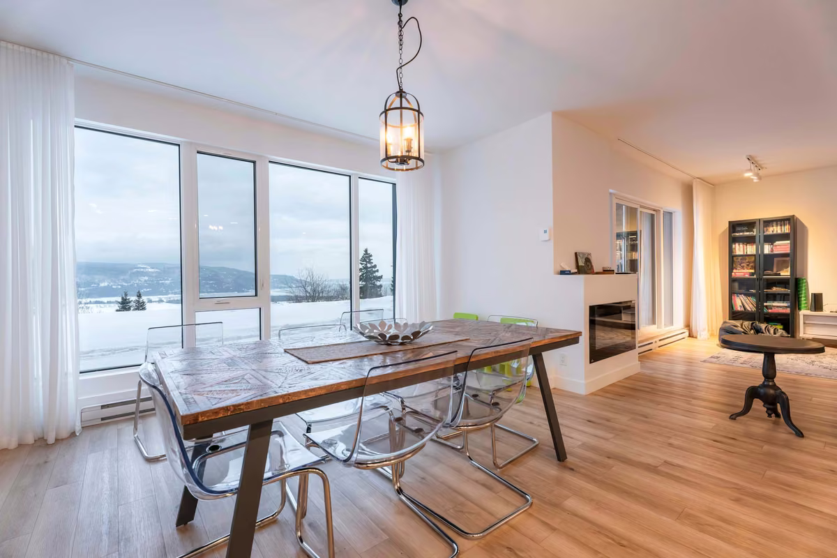 Salle à manger du condo 109 à aire ouverte, Aurea Charlevoix