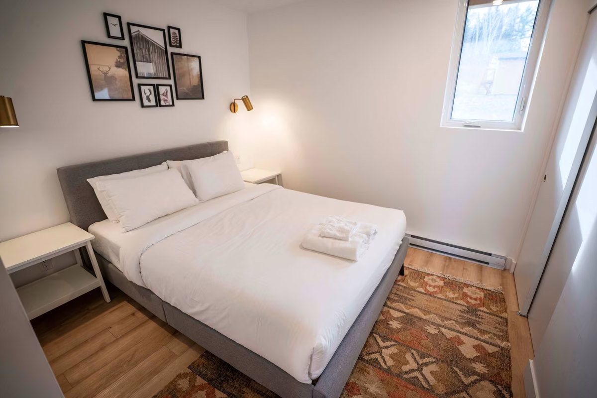 Chambre 1 du condo 109 avec lit queen, Aurea Charlevoix