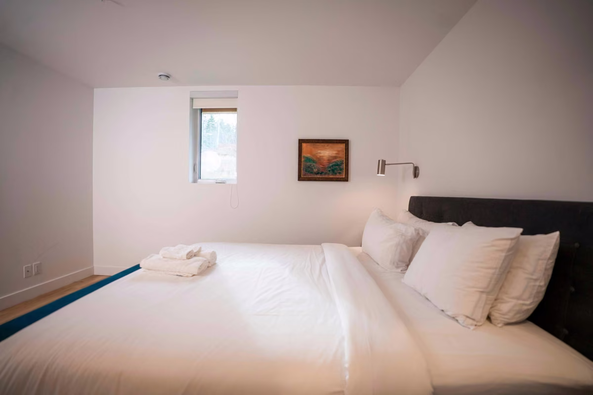 Chambre 2 du condo 109 avec lit queen, Aurea Charlevoix