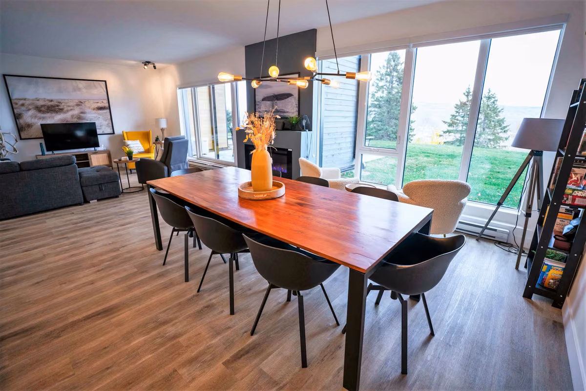 Salle à manger du condo 110 à aire ouverte, Aurea Charlevoix