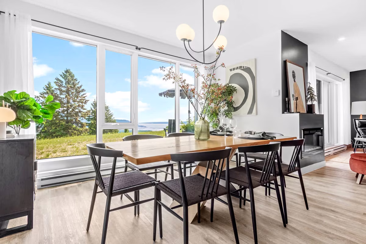 Salle à manger du condo 111 à aire ouverte, Aurea Charlevoix