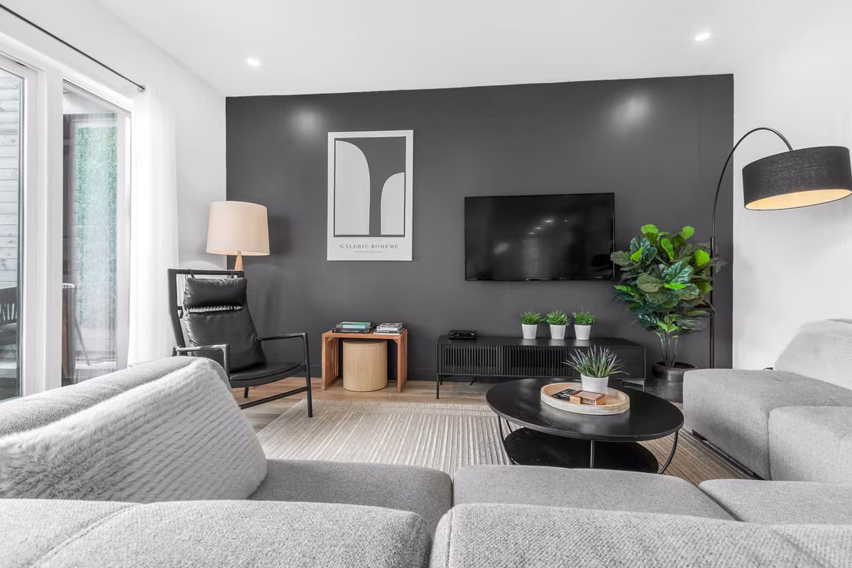 Salon du condo 111 avec vue sur le fleuve Saint-Laurent, Aurea Charlevoix