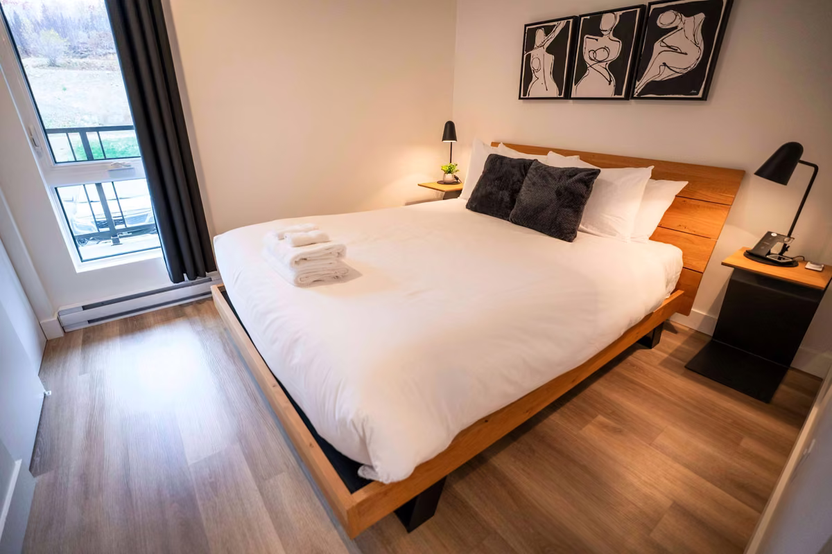 Chambre 1 du condo 201 avec lit queen, Aurea Charlevoix