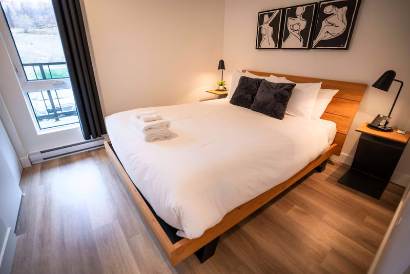 Chambre 1 du condo 201 avec lit queen, Aurea Charlevoix