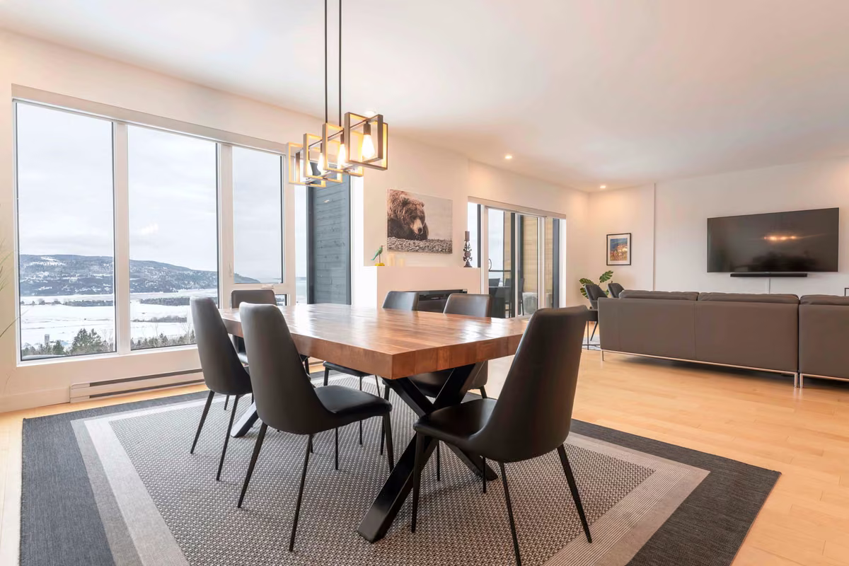 Salle à manger du condo 202 à aire ouverte, Aurea Charlevoix