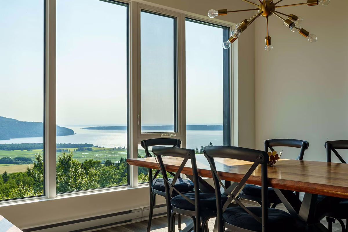 Salle à manger du condo 203 à aire ouverte, Aurea Charlevoix