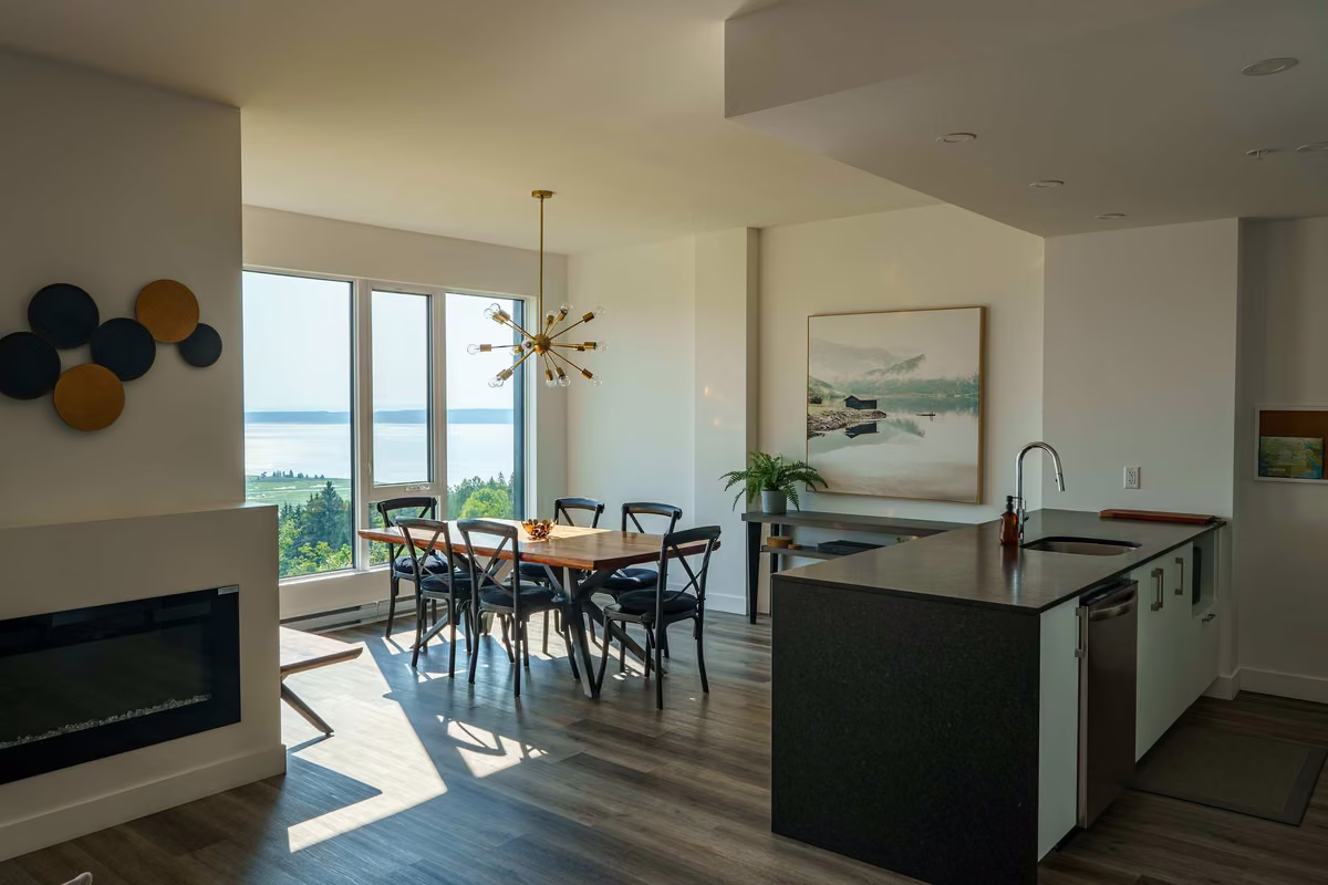 Salle à manger du condo 203 à aire ouverte, Aurea Charlevoix