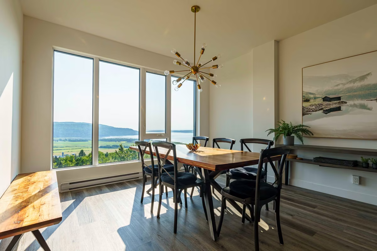 Salle à manger du condo 203 à aire ouverte, Aurea Charlevoix
