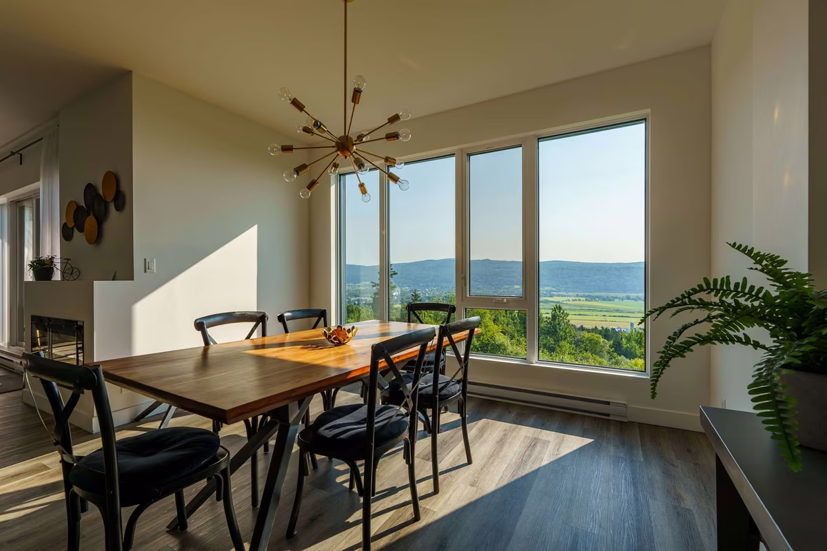 Salle à manger du condo 203 à aire ouverte, Aurea Charlevoix