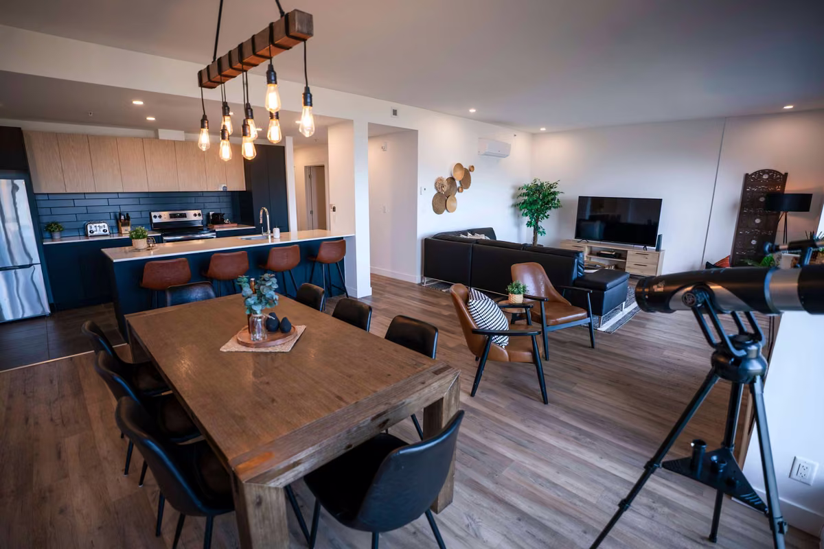 Salle à manger du condo 204 à aire ouverte, Aurea Charlevoix