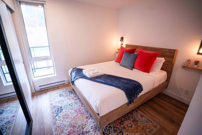 Chambre 2 du condo 204 avec lit queen, Aurea Charlevoix
