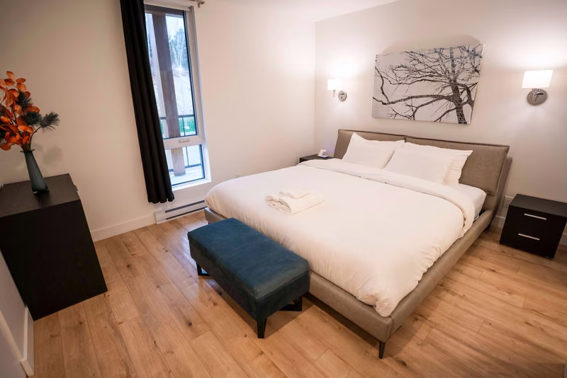 Chambre 2 du condo 205 avec lit king, Aurea Charlevoix