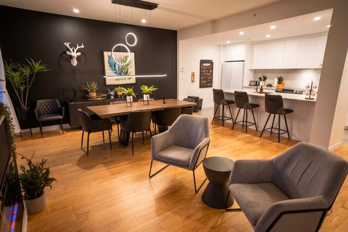Salle à manger du condo 206 à aire ouverte, Aurea Charlevoix