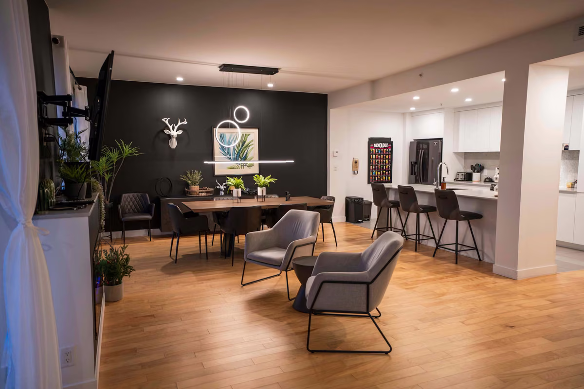 Salle à manger du condo 206 à aire ouverte, Aurea Charlevoix