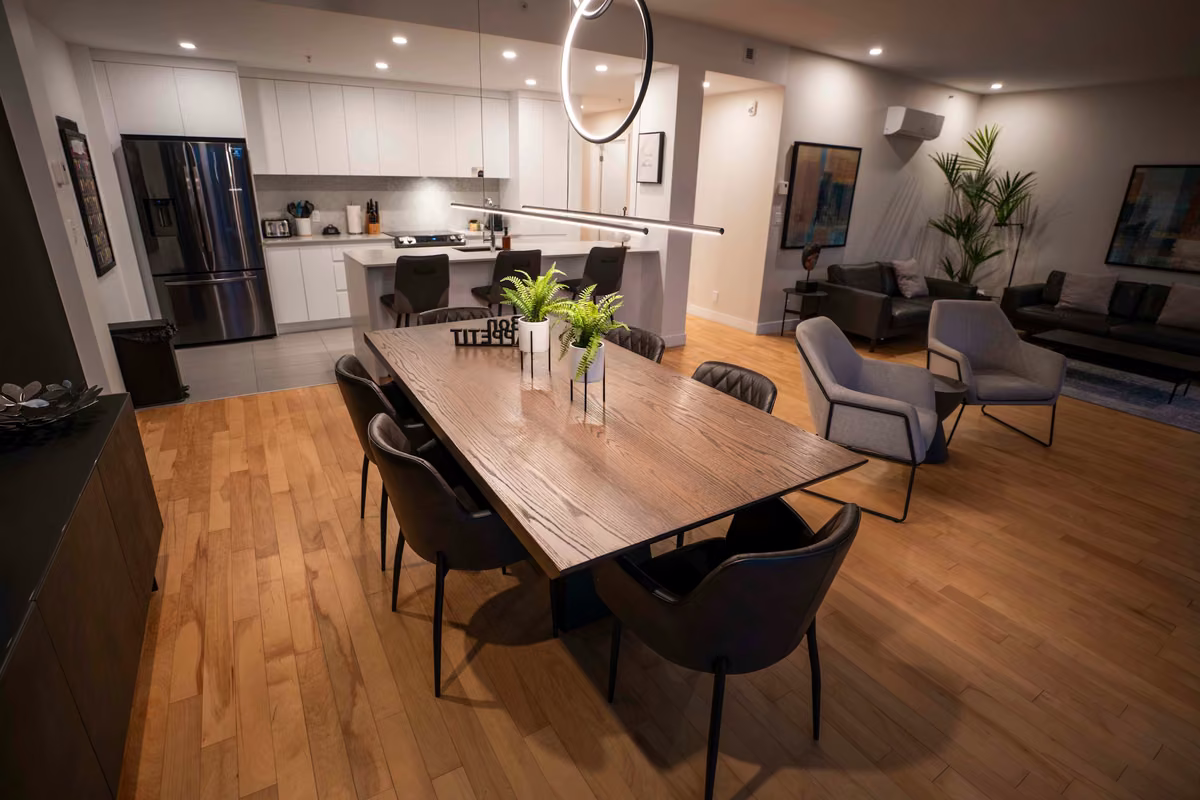 Salle à manger du condo 206 à aire ouverte, Aurea Charlevoix