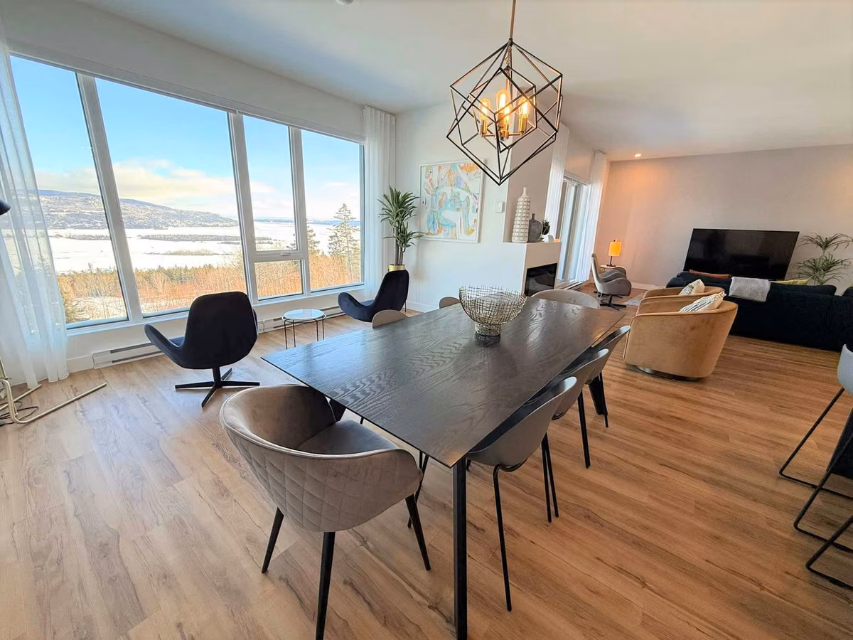 Salle à manger du condo 209 à aire ouverte, Aurea Charlevoix
