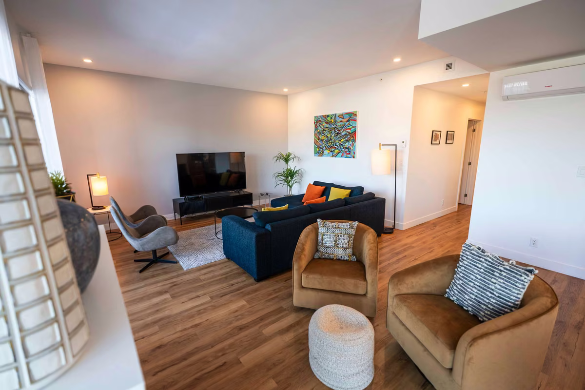 Salon du condo 209 avec vue sur le fleuve Saint-Laurent, Aurea Charlevoix