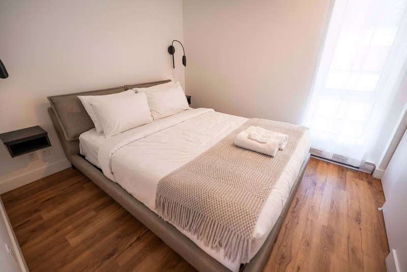 Chambre 2 du condo 209 avec lit queen, Aurea Charlevoix