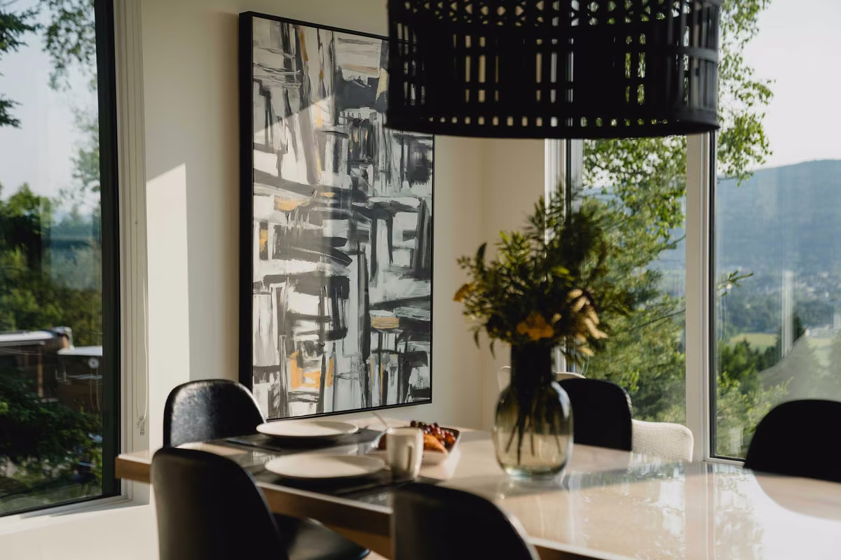 Salon du condo 211 avec vue sur le fleuve Saint-Laurent, Aurea Charlevoix