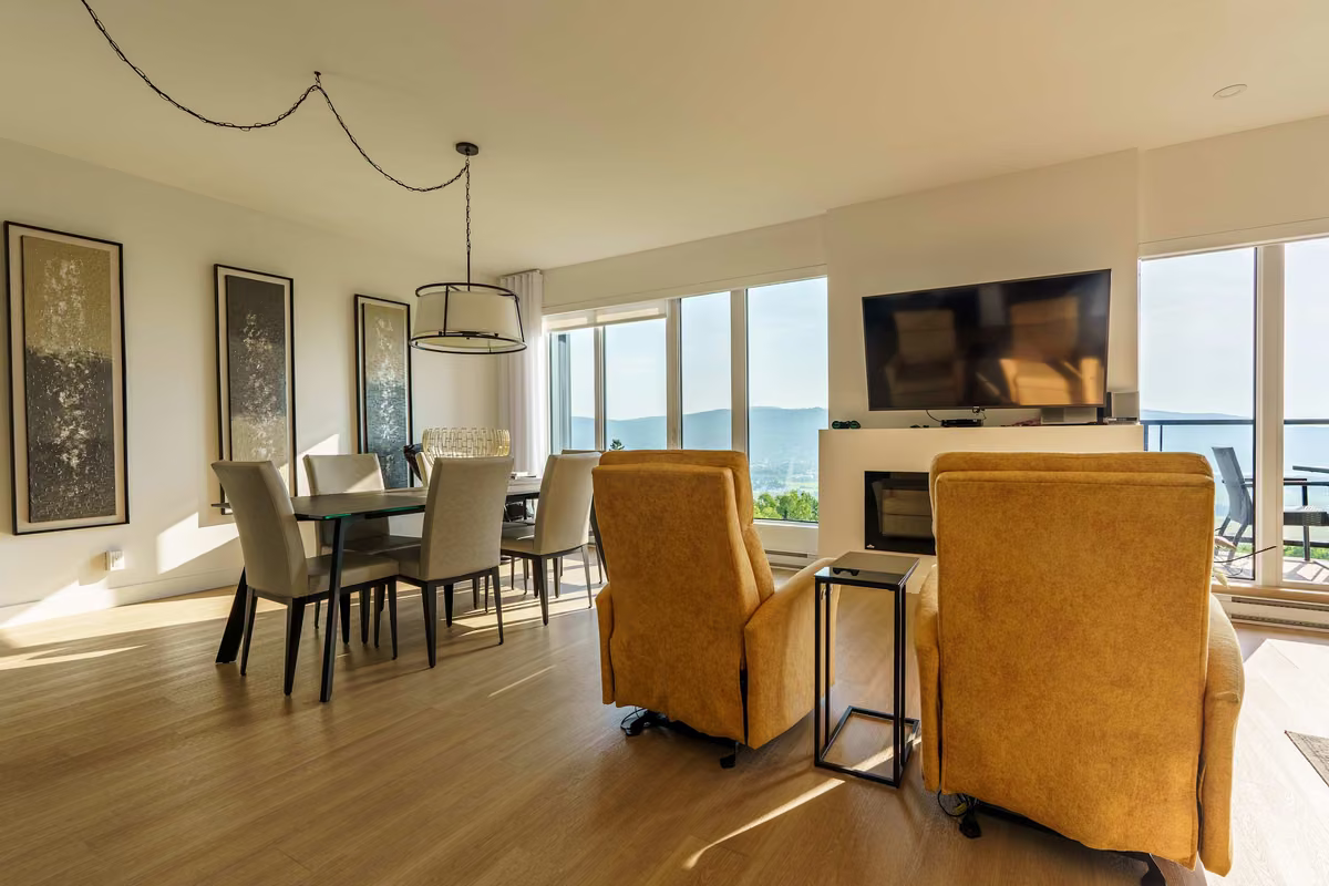 Salle à manger du condo 302 à aire ouverte, Aurea Charlevoix