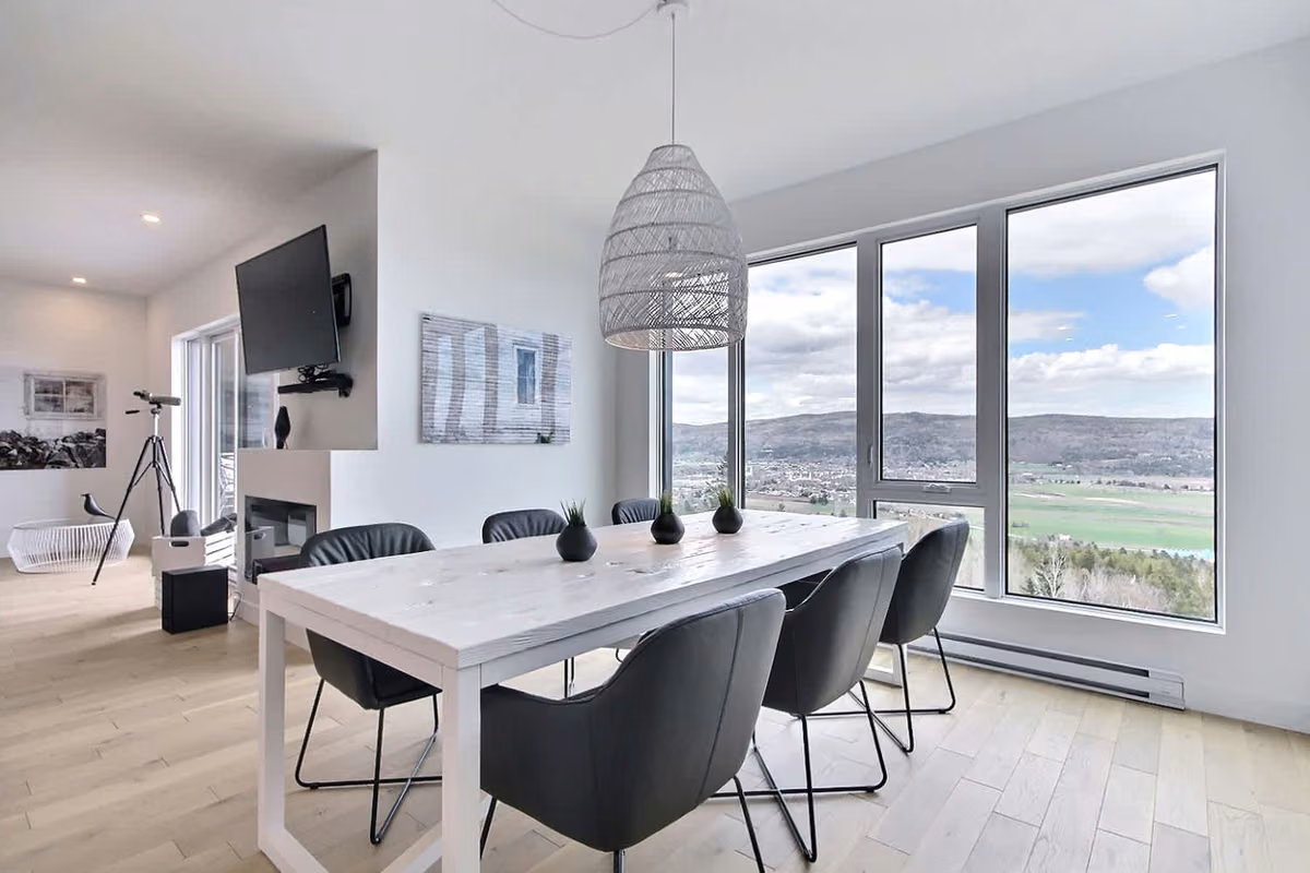 Salle à manger du condo 303 à aire ouverte, Aurea Charlevoix