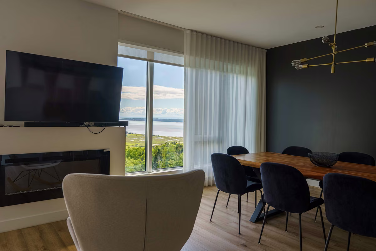Salle à manger du condo 304 à aire ouverte, Aurea Charlevoix