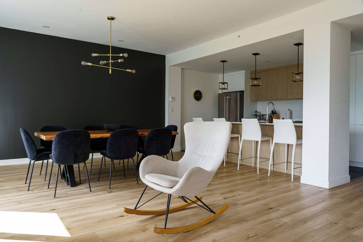 Salle à manger du condo 304 à aire ouverte, Aurea Charlevoix