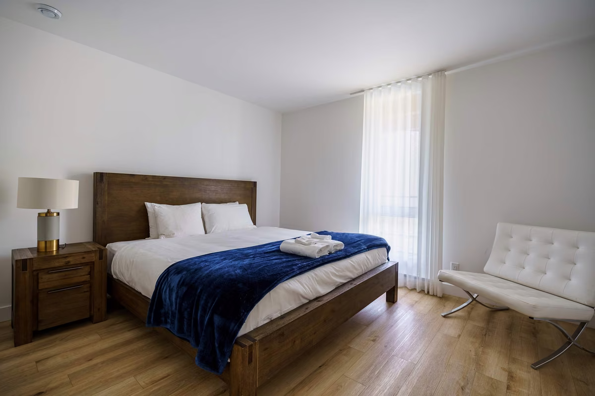 Chambre 2 du condo 304 avec lit king, Aurea Charlevoix