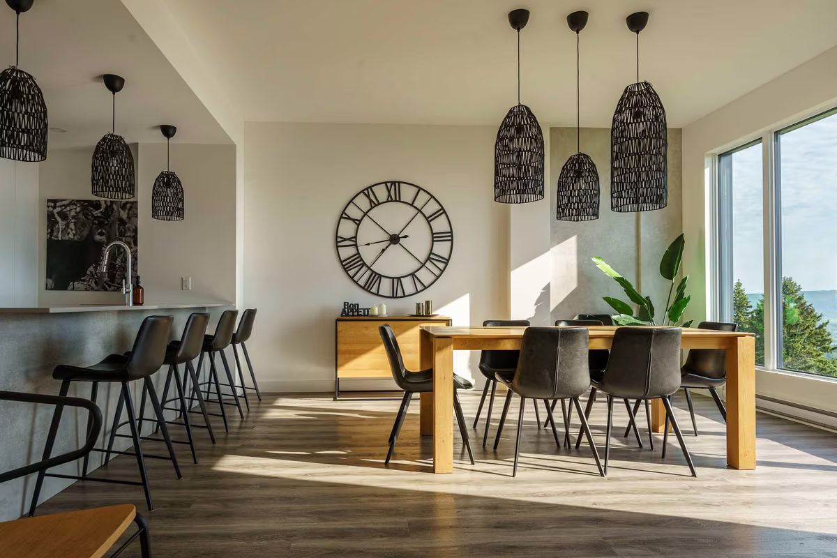 Salle à manger du condo 307 à aire ouverte, Aurea Charlevoix