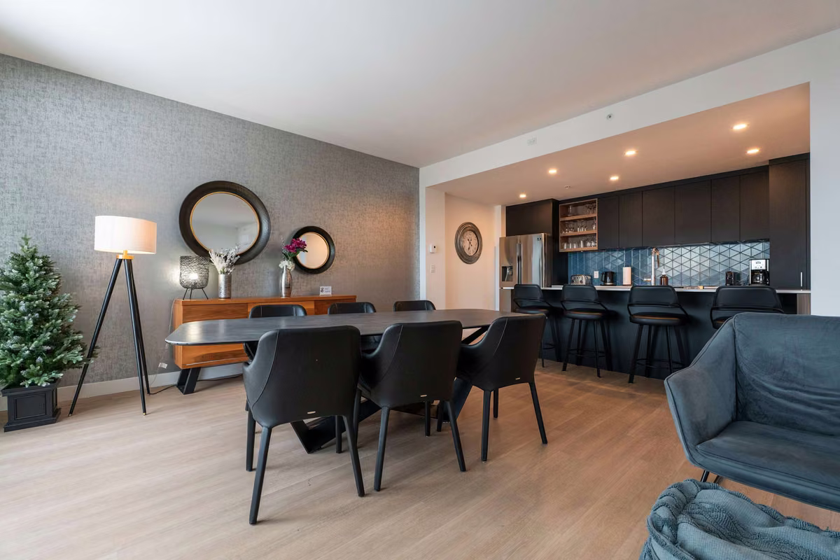 Salle à manger du condo 308 à aire ouverte, Aurea Charlevoix