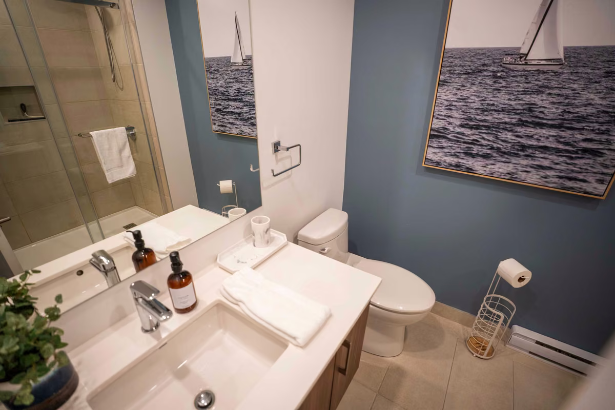 Salon du condo 308 avec vue sur le fleuve Saint-Laurent, Aurea Charlevoix
