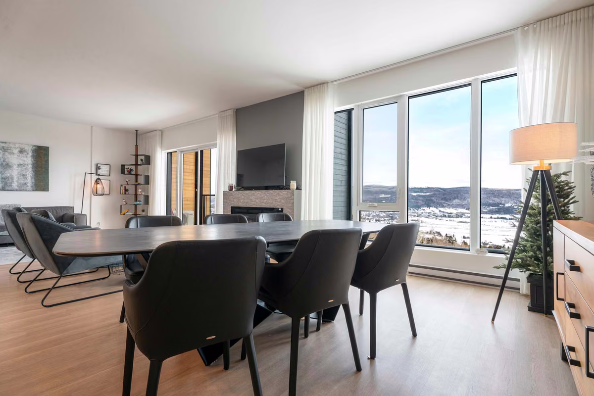 Salle à manger du condo 308 à aire ouverte, Aurea Charlevoix