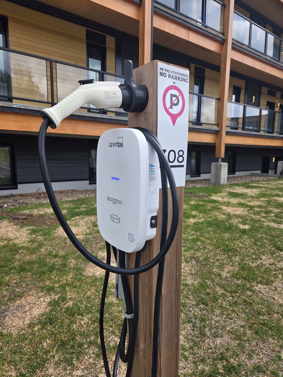 Borne de recharge pour véhicule électrique à Aurea Charlevoix