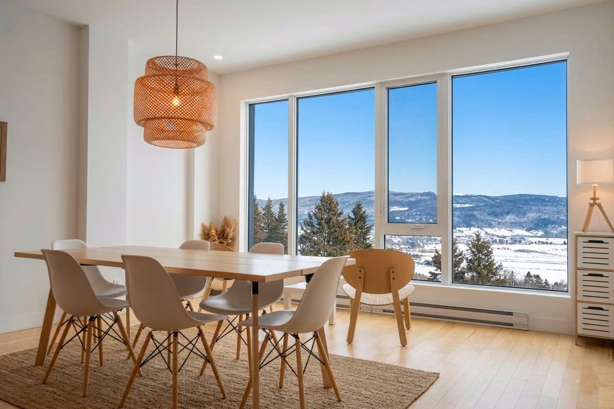 Salle à manger du condo 309 à aire ouverte, Aurea Charlevoix