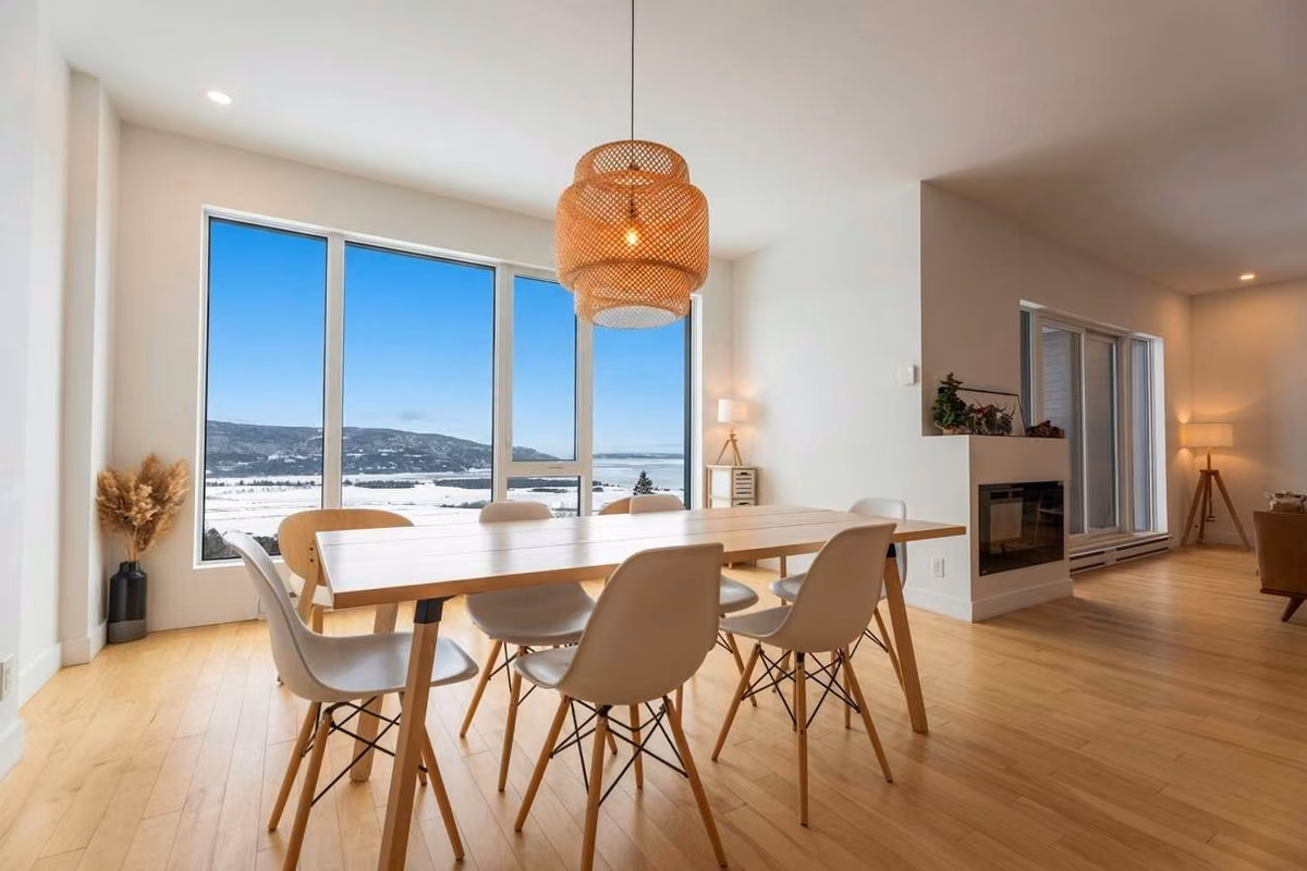 Salle à manger du condo 309 à aire ouverte, Aurea Charlevoix