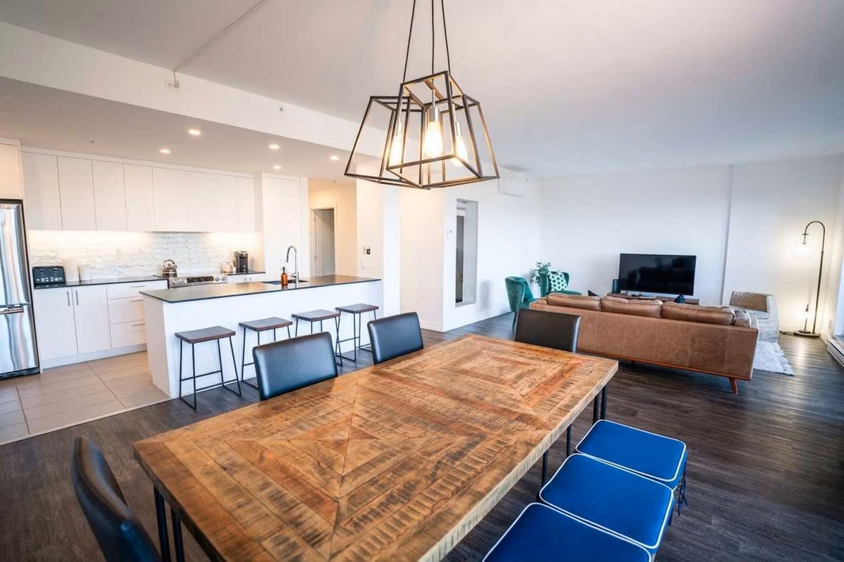 Salle à manger du condo 310 à aire ouverte, Aurea Charlevoix