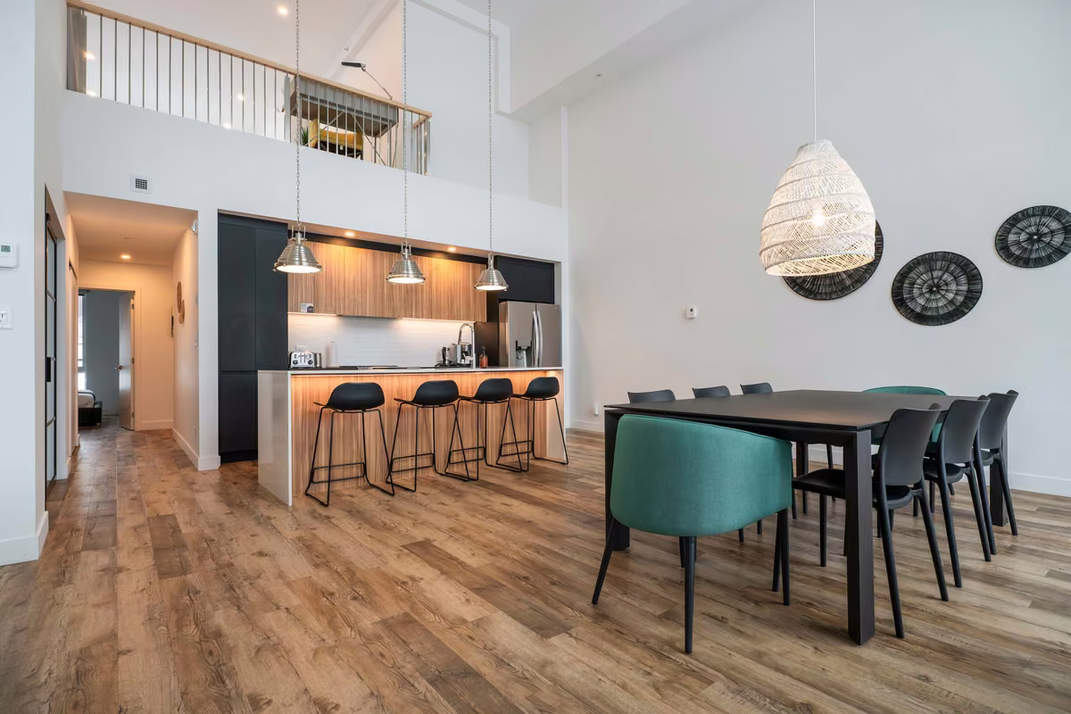 Salle à manger du condo 402 à aire ouverte, Aurea Charlevoix