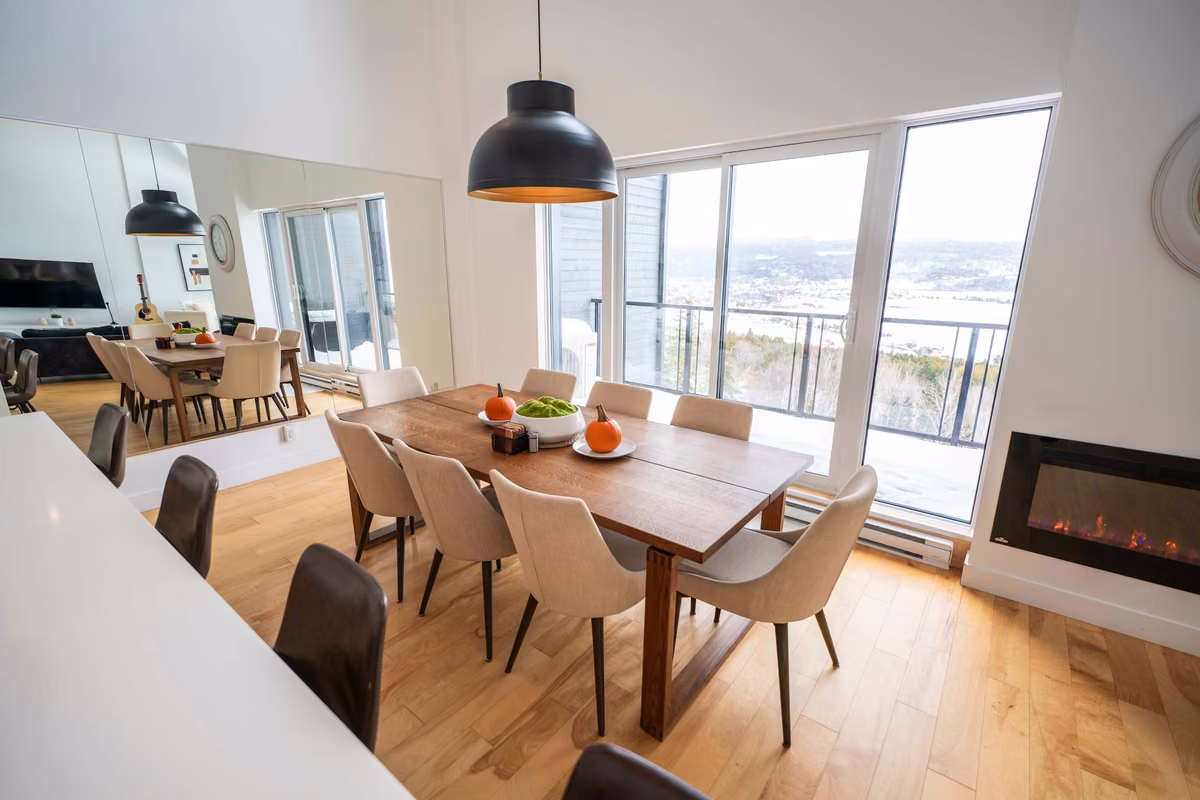 Salle à manger du condo 403 à aire ouverte, Aurea Charlevoix